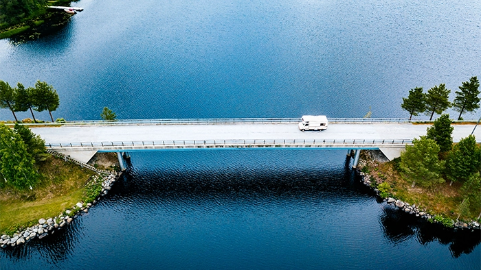 Voit vuokrata järjestelmän tarvitsemaksesi ajanjaksoksi, jolloin maksat vain kuukausista, joina leirintäalueesi on auki.